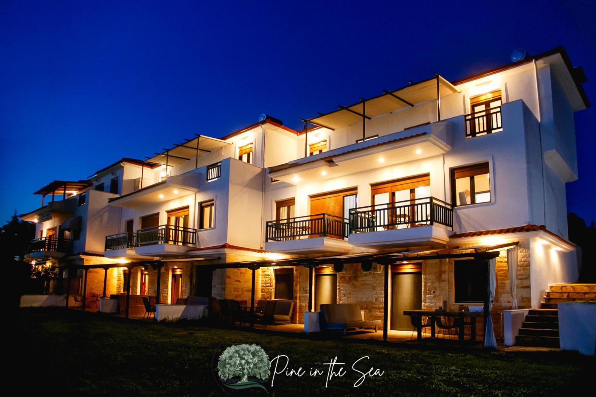 Pine In The Sea Nikiti-Sithonia Apartment Exterior photo