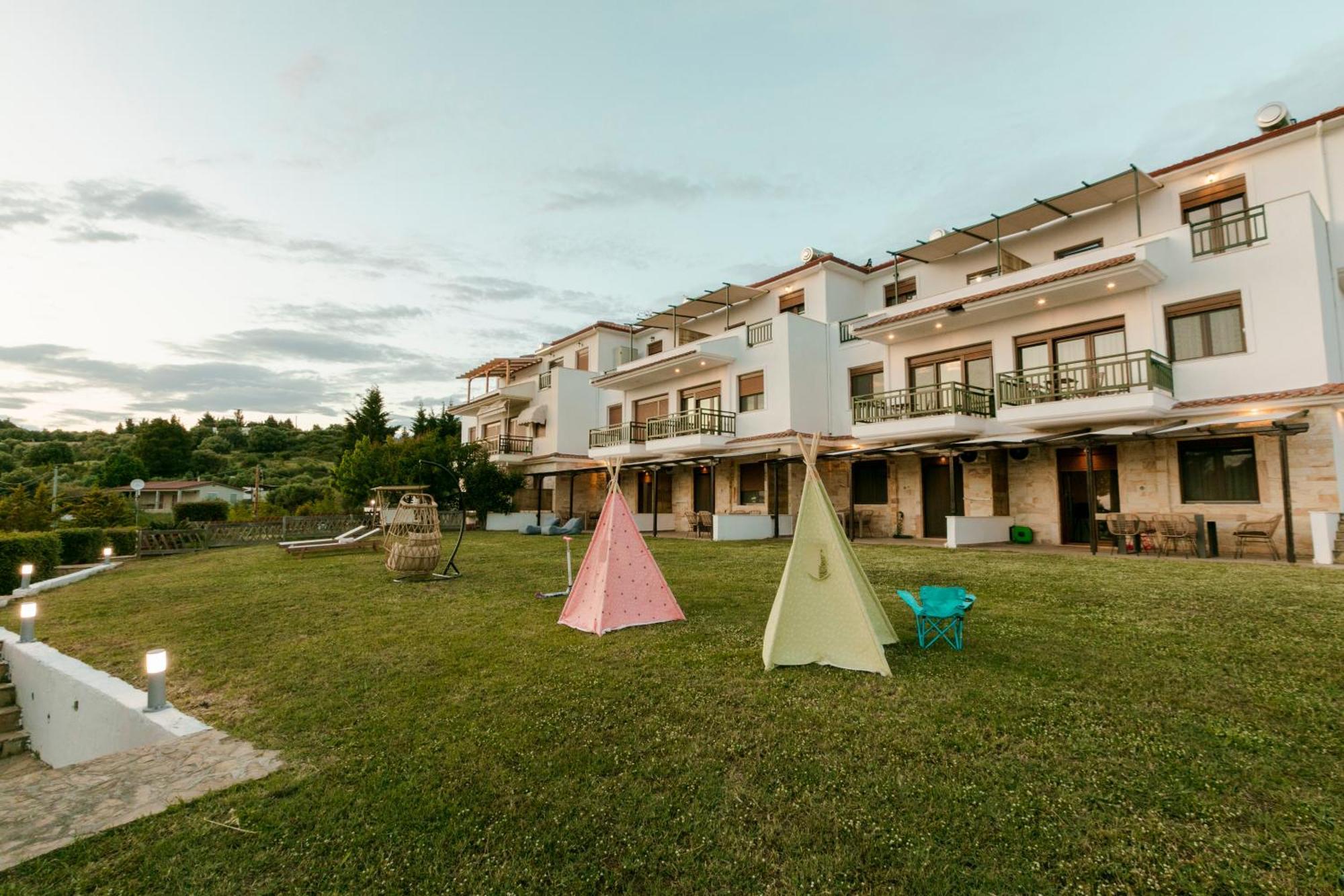 Pine In The Sea Nikiti-Sithonia Apartment Exterior photo