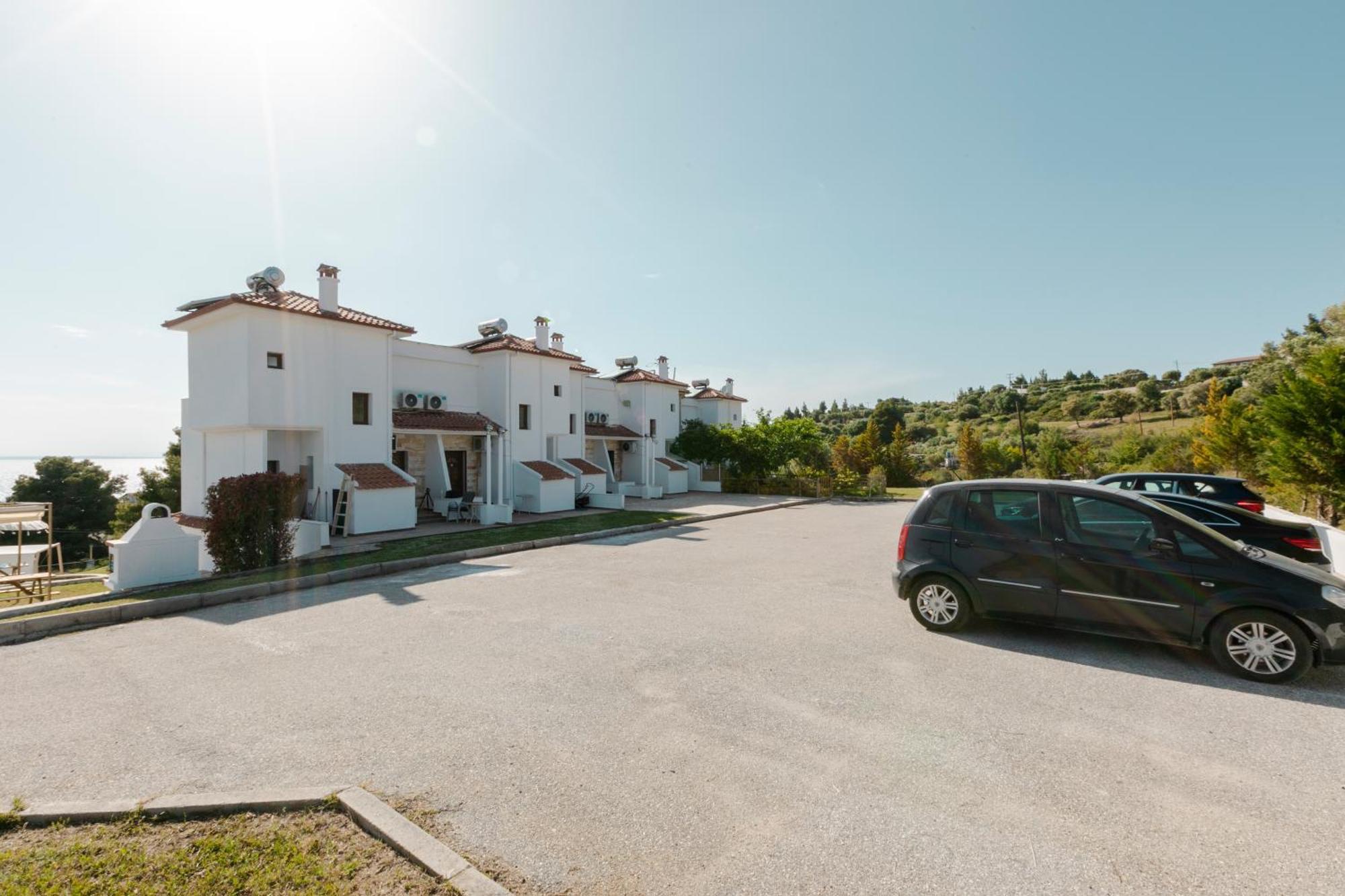 Pine In The Sea Nikiti-Sithonia Apartment Exterior photo