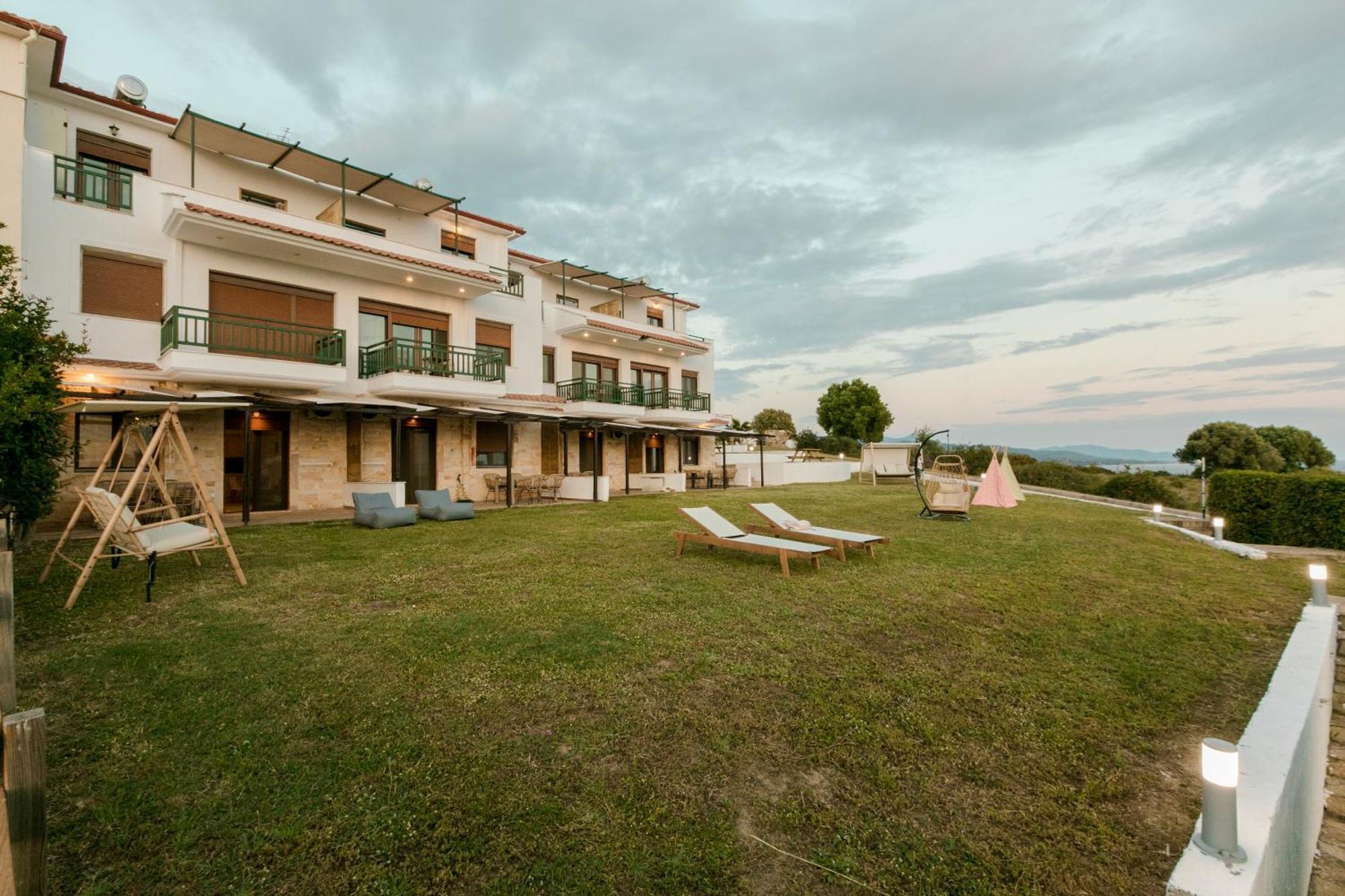 Pine In The Sea Nikiti-Sithonia Apartment Exterior photo